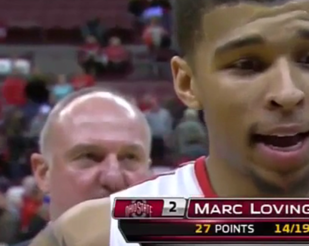 Thad Matta stands behind an Ohio State basketball player.