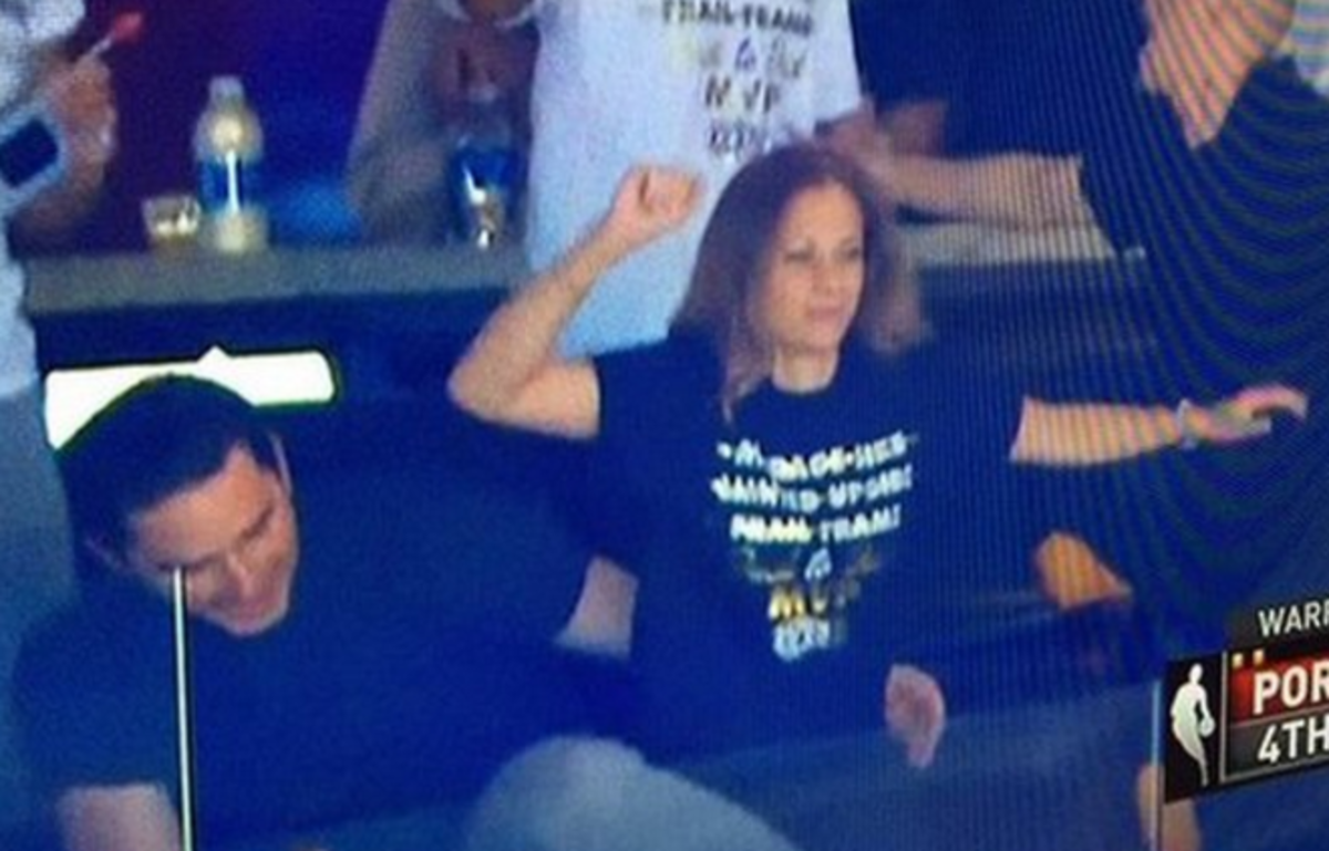 Sonya Curry dances during Warriors playoff game vs. Blazers.
