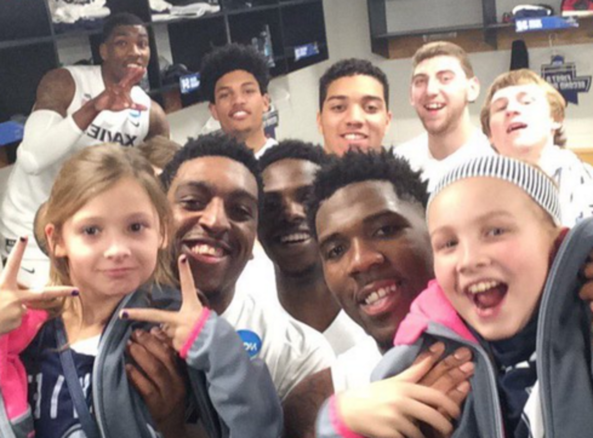 Xavier basketball players take a selfie together.