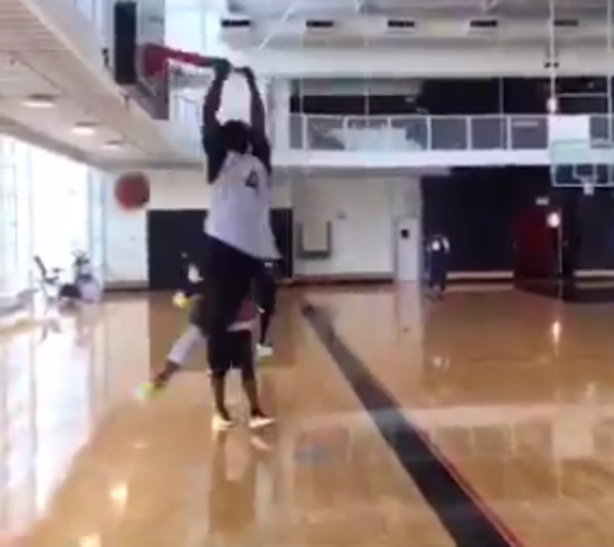 Video: Michigan CB Jourdan Lewis Shows Off Hops With Impressive Dunk ...