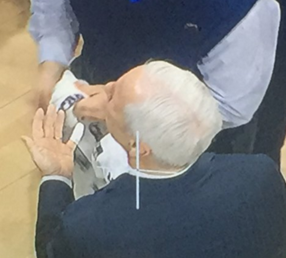Roy Williams' bandaged pinky after cutting down the nets.