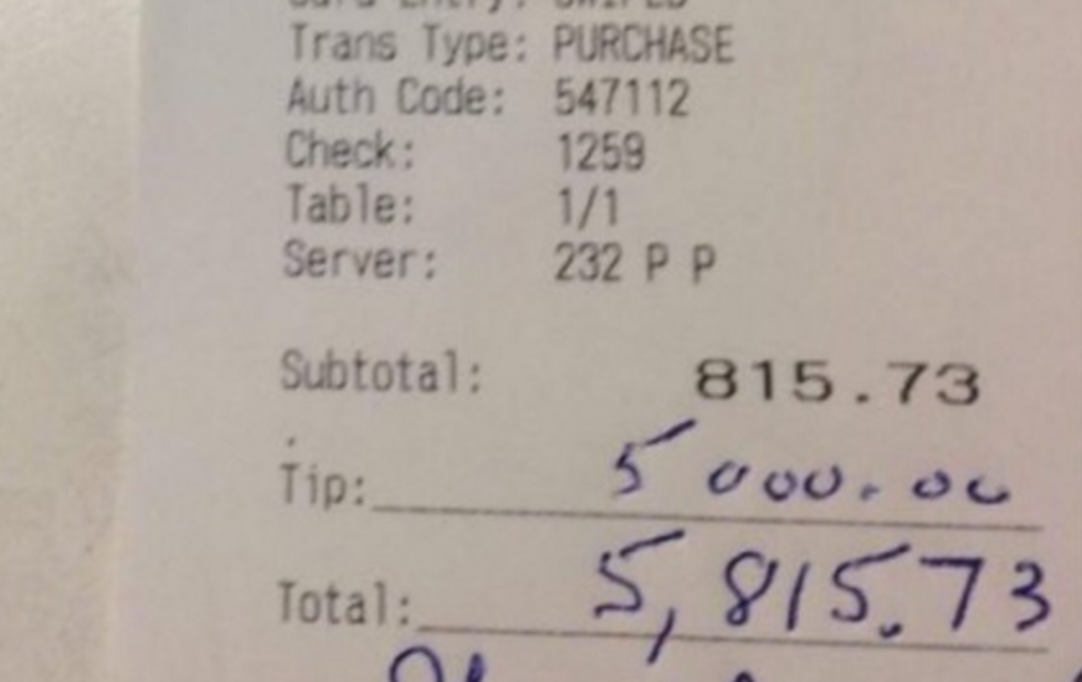 gregg popovich leaves a $5,000 tip following a meal.