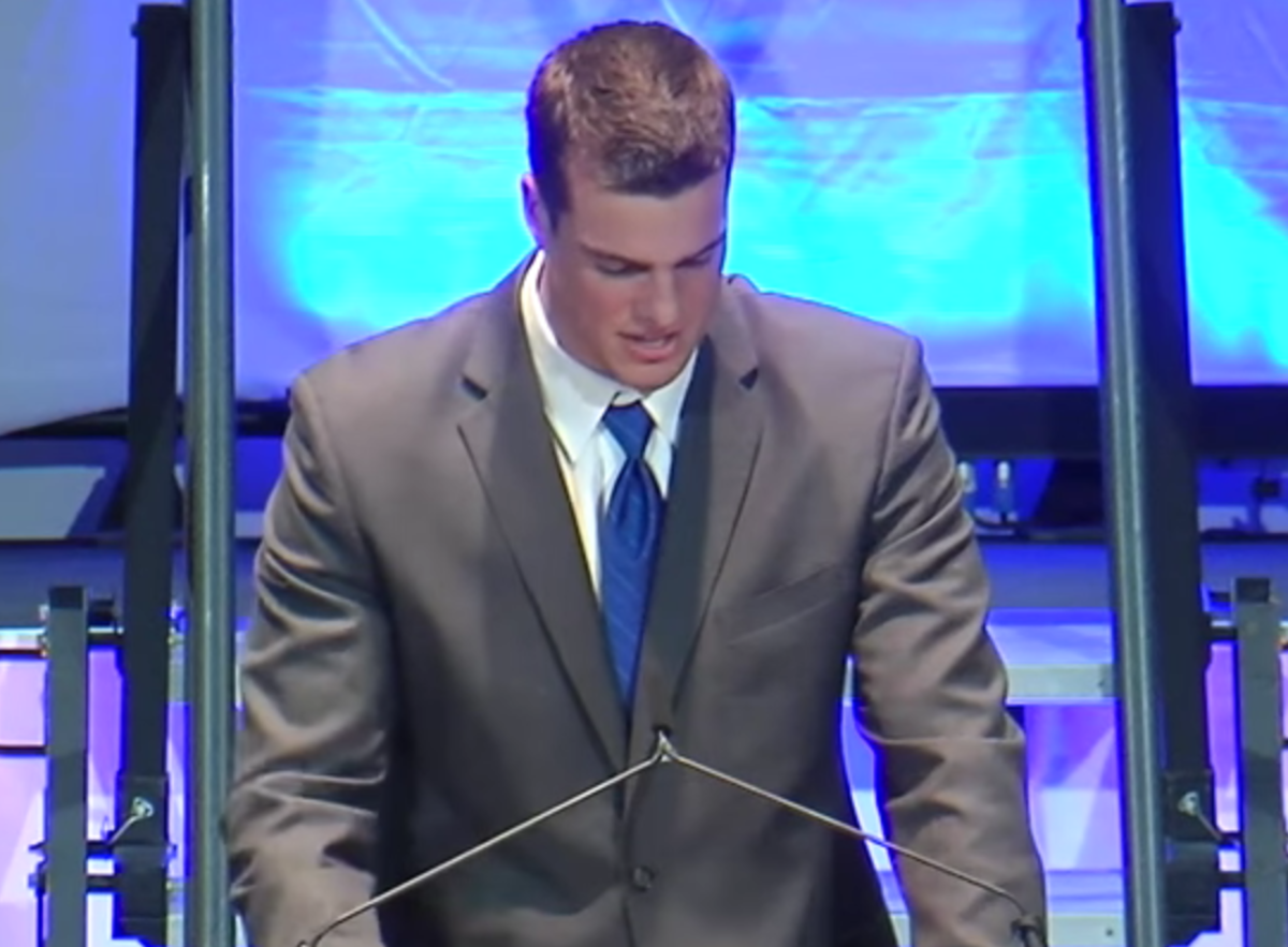 marshall plumlee senior gives his banquet speech.