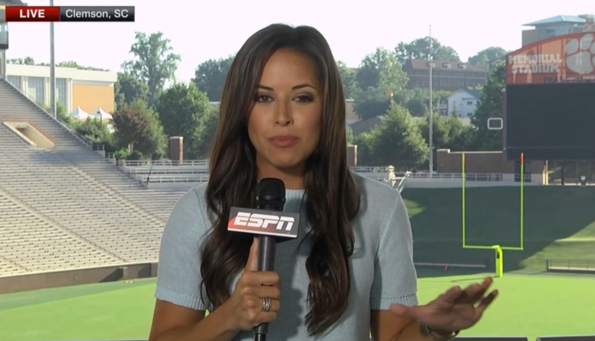 Kaylee Hartung announces she is leaving ESPN on live tv.