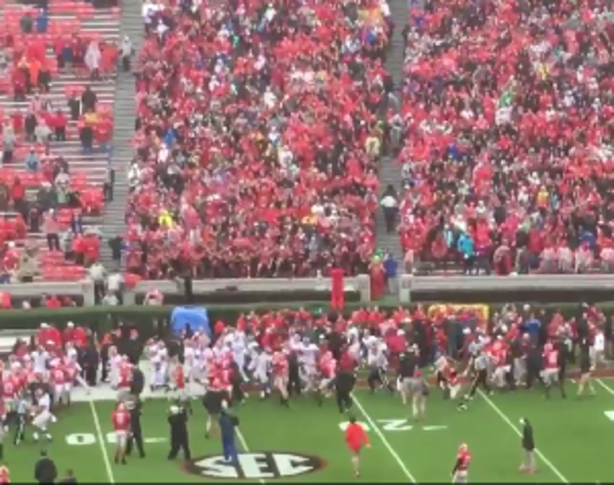 Georgia and Alabama players had to be separated during pregame warmups.