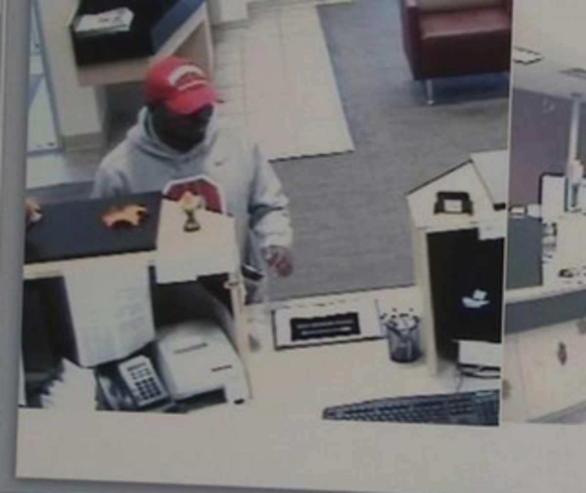 "Buckeye bandit" robs Columbus-area bank.