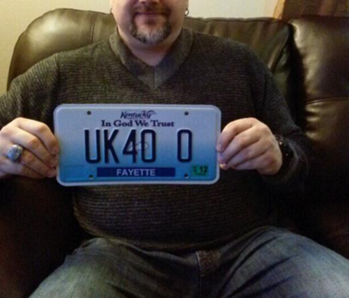 Kentucky Fans Get UK 40 0 License Plate Ahead Of NCAA Tournament   Kentucky Fan 