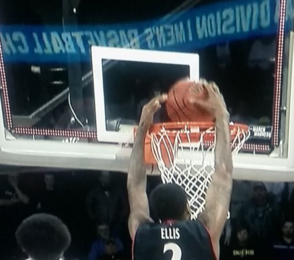 Video: St. Joe's Outlasts Cincinnati After Final Basket Ruled Late