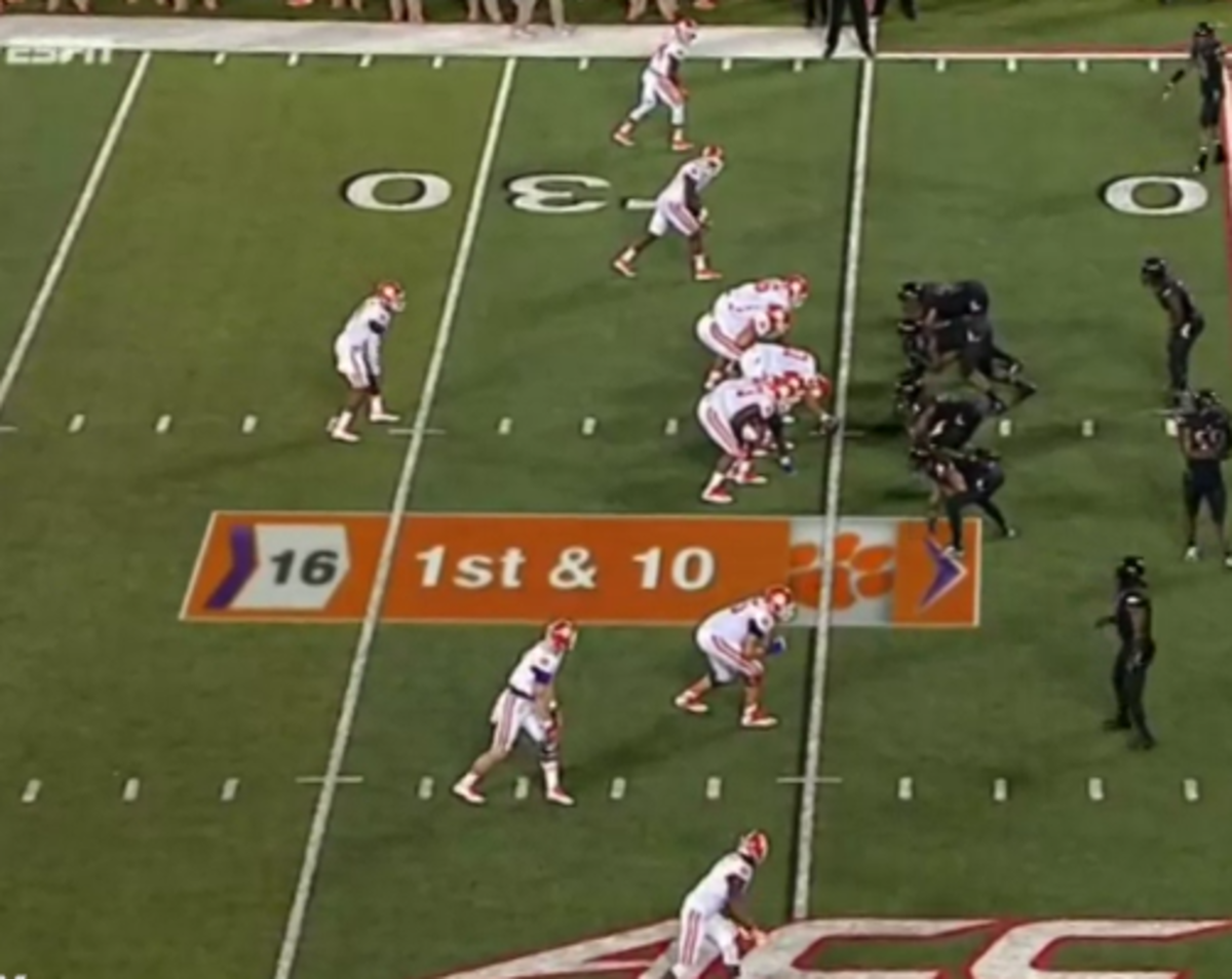 Clemson using an unusual formation against Louisville.