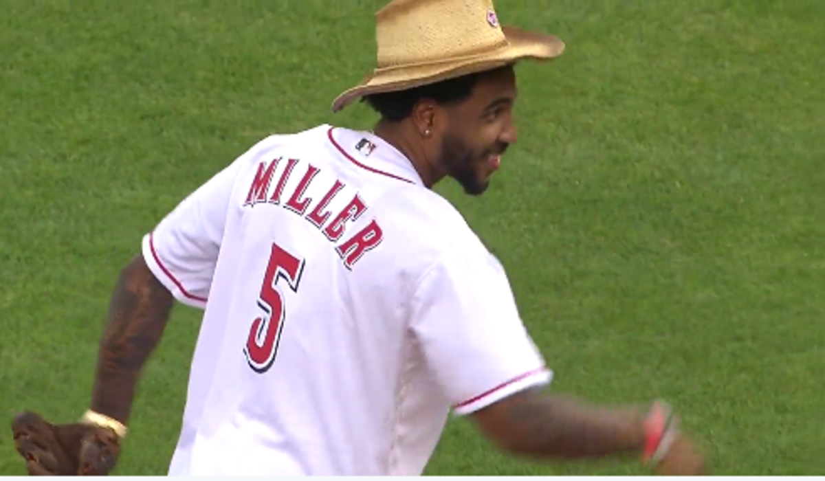 Braxton miller throws out first pitch at the Reds game.