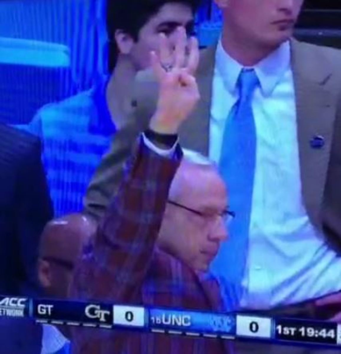 Vine UNC Honors Dean Smith By Opening Game In Four Corners Offense