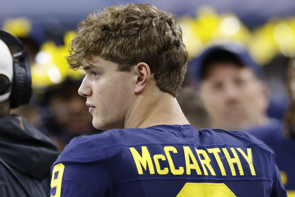 Look Michigan Quarterback Has 3Word Message On His Shoes The Spun