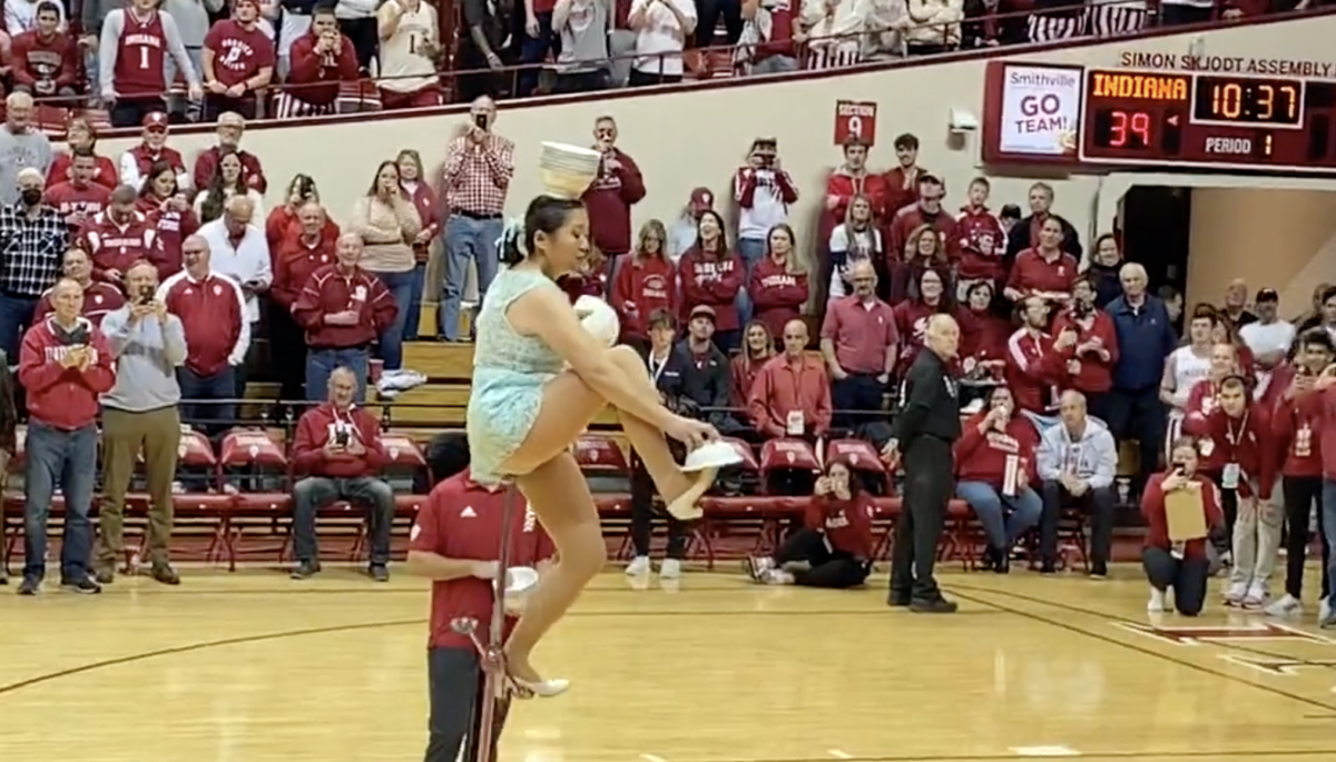 Video: Wild College Basketball Halftime Show Going Viral - The Spun