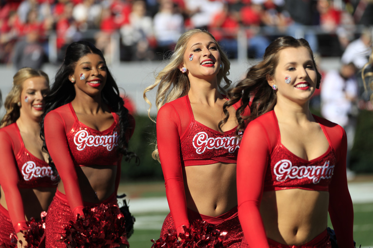 A photo of Georgia Bulldogs cheerleaders.