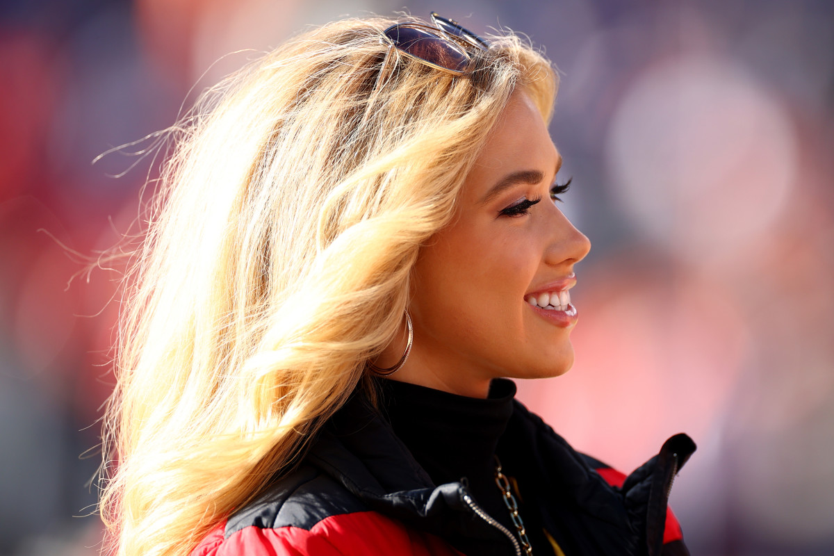 NFL World Reacts To Owner s Daughter s Pregame Photo The Spun