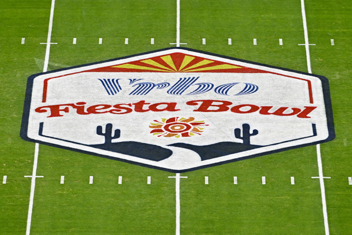 The Fiesta Bowl playing surface is getting criticized.