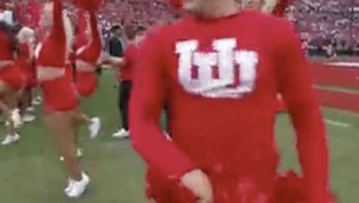 Look Utah Cheerleader Went Viral During Rose Bowl The Spun