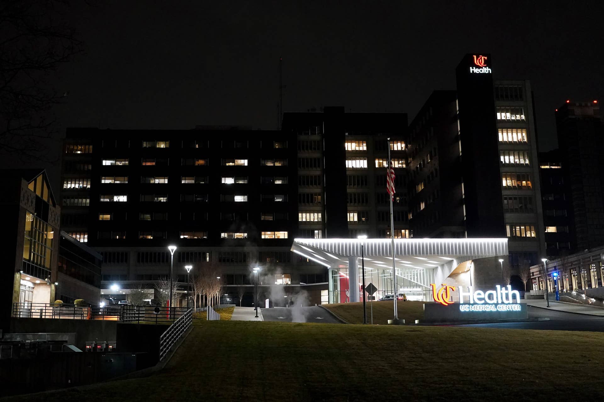 Look: NFL Player Picked Up Dinner Bill At Cincinnati Hospital - Vimarsana News