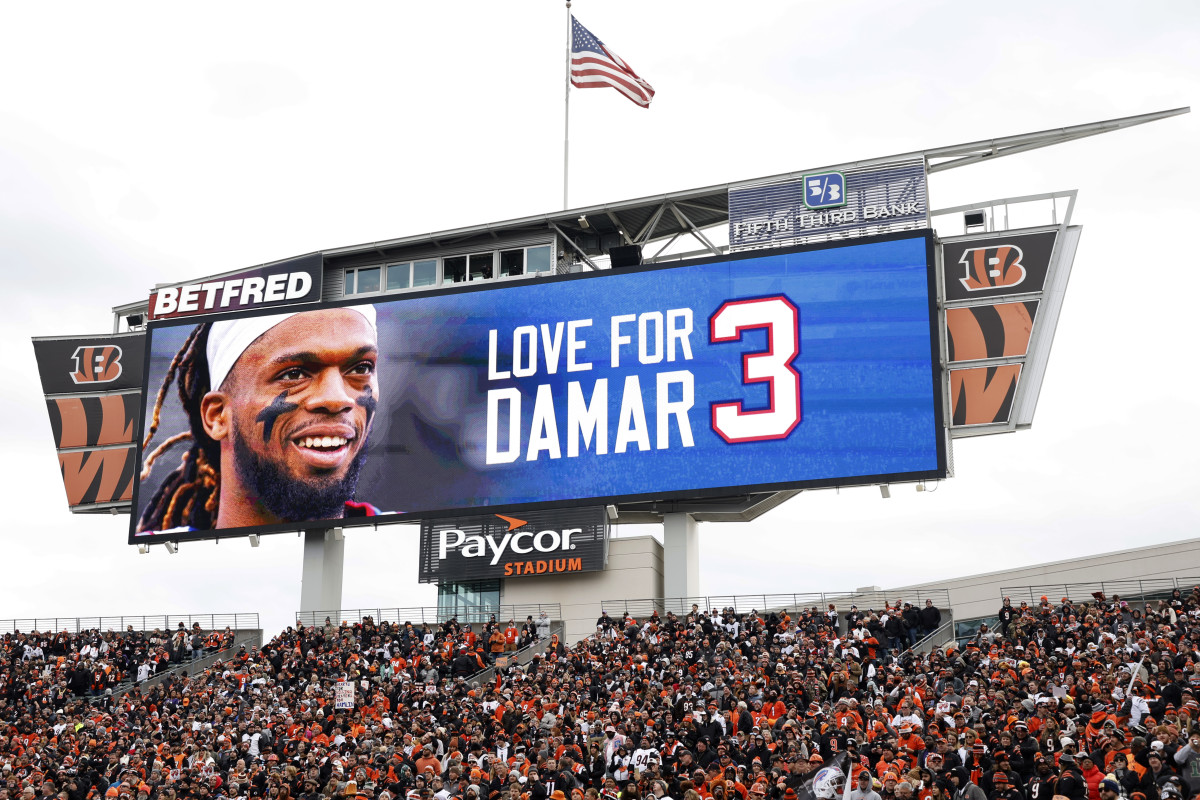 Bengals End Bills' Season With Damar Hamlin in Attendance - The