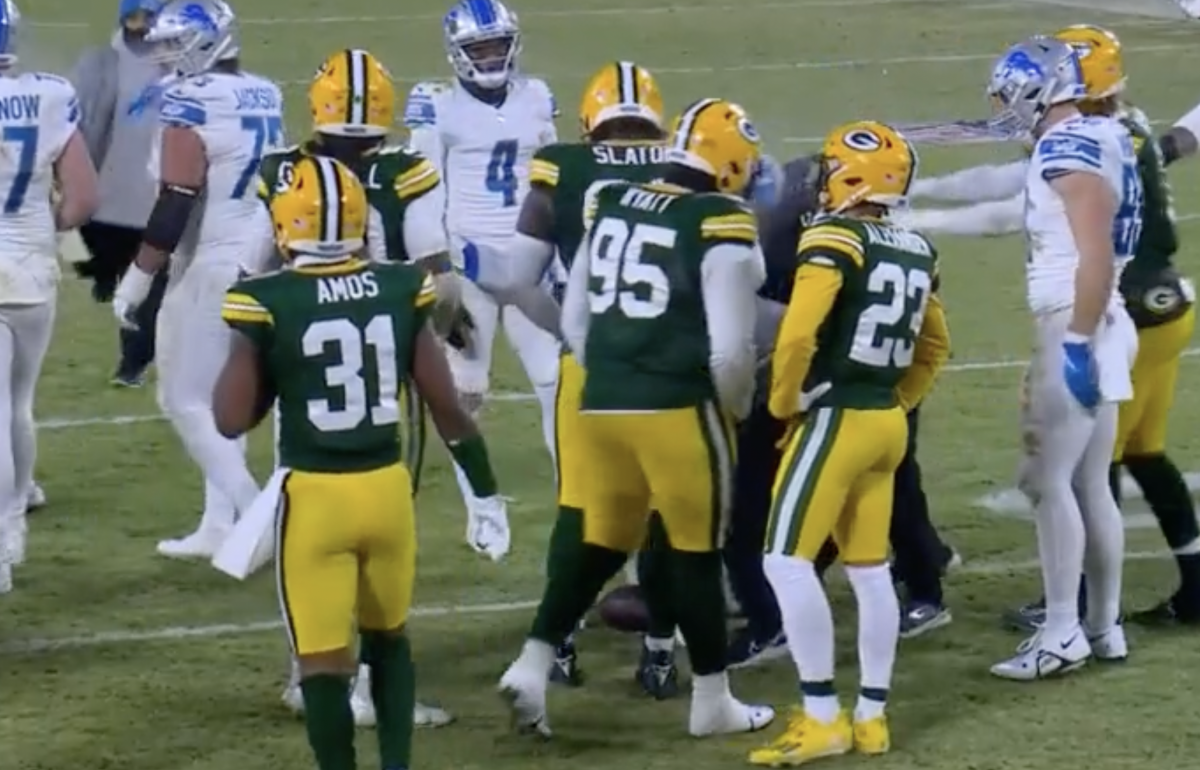 Green Bay Packers linebacker Quay Walker (7) rushes during an NFL football  game against the Detroit Lions Sunday, Jan. 8, 2023, in Green Bay, Wis. (AP  Photo/Jeffrey Phelps Stock Photo - Alamy