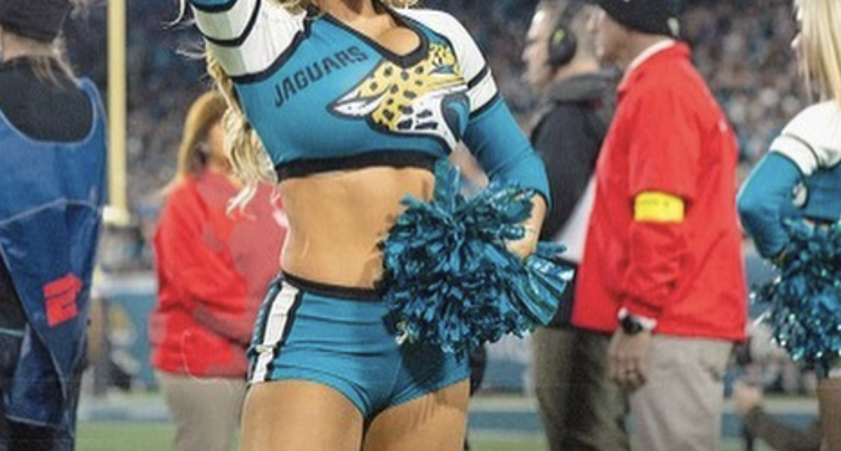 NFL World Reacts To The Jaguars Cheerleader Photo - The Spun: What's  Trending In The Sports World Today