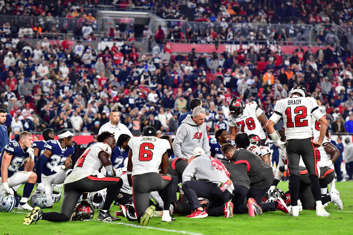 Buccaneers take a knee around Russell Gage.