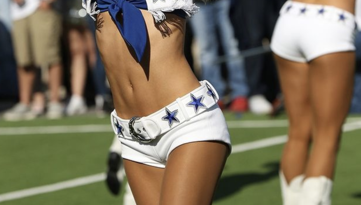 Look Cowboys Cheerleader Goes Viral Before Kickoff The Spun What S Trending In The Sports