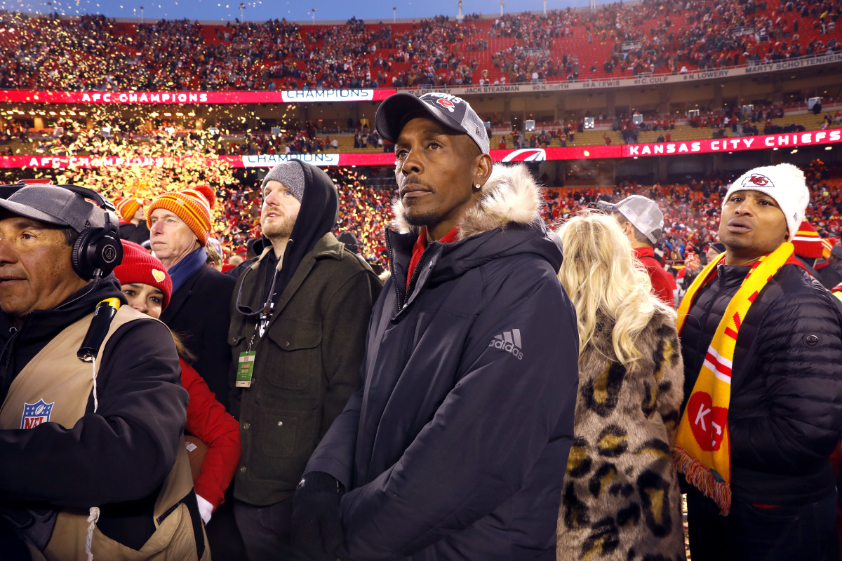 Patrick Mahomes' touching post-game embrace with his father, Pat, is caught  on film