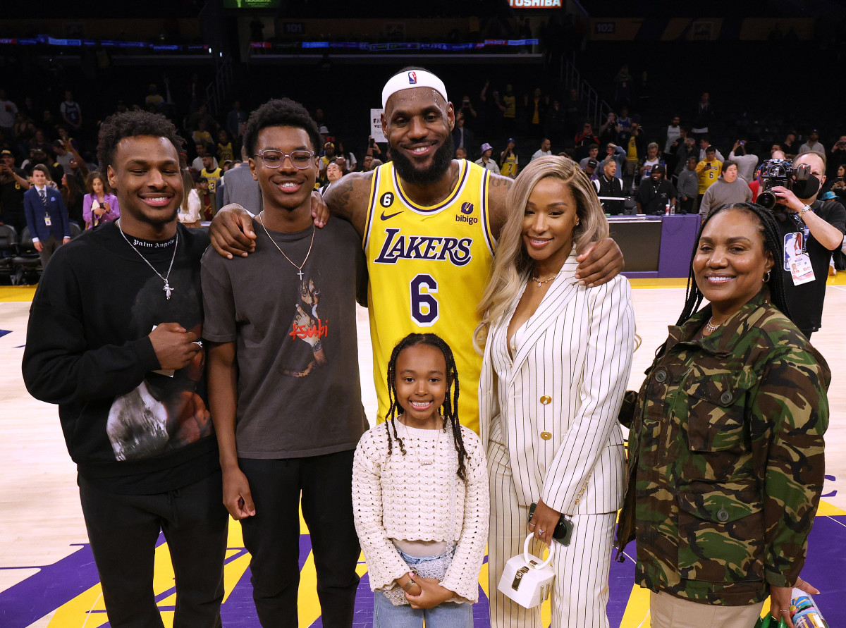 Fans Are Praying For LeBron James, Family After His Thursday Update ...