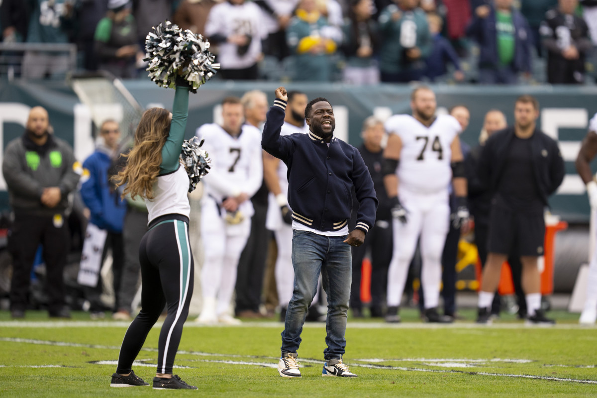 Kevin Hart Stops Interview At Eagles Game In Philly To Boo & Yell At Saints  Players (VIDEO)