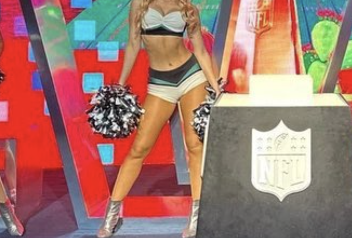 Eagles Cheerleader Goes Viral During Team's Comeback Sunday - The Spun:  What's Trending In The Sports World Today