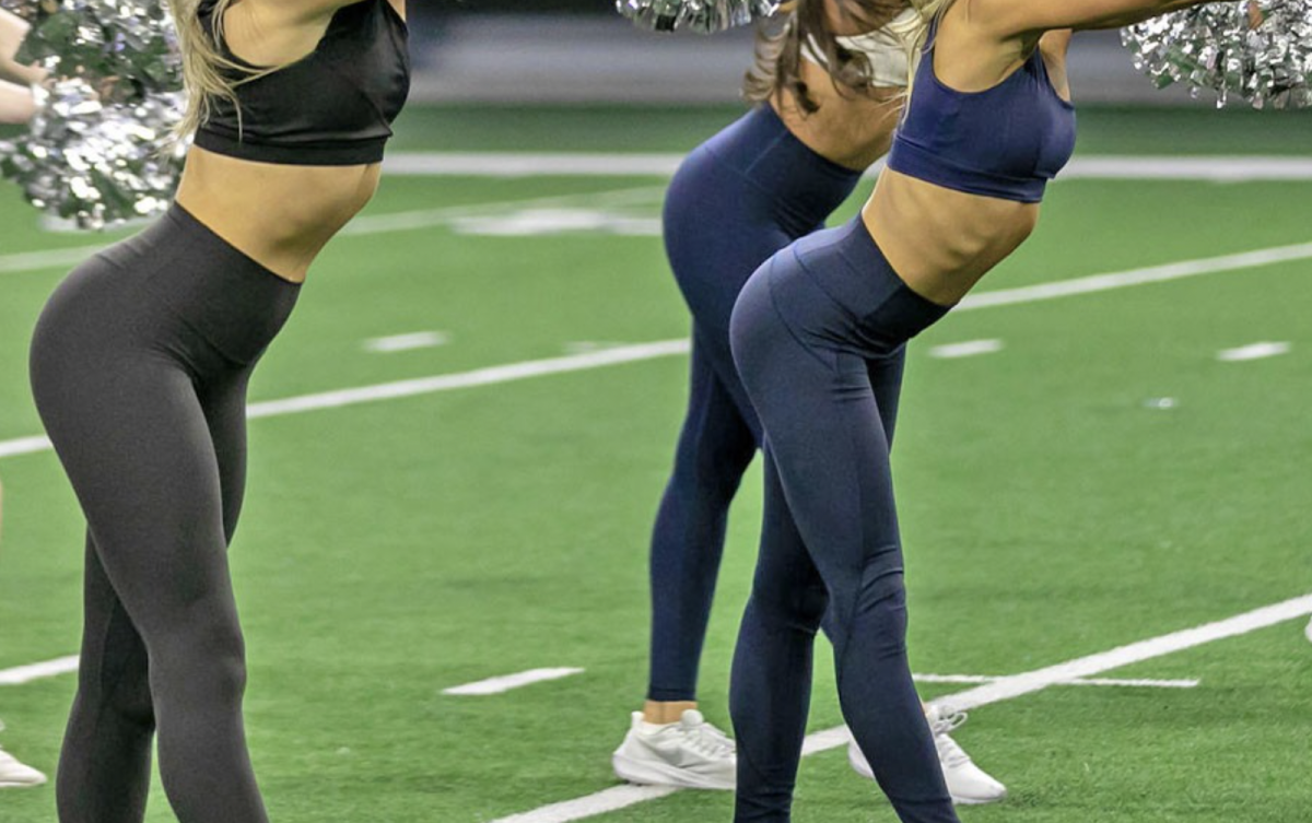 NFL World Reacts To The Cowboys Cheerleader Photo - The Spun: What's  Trending In The Sports World Today