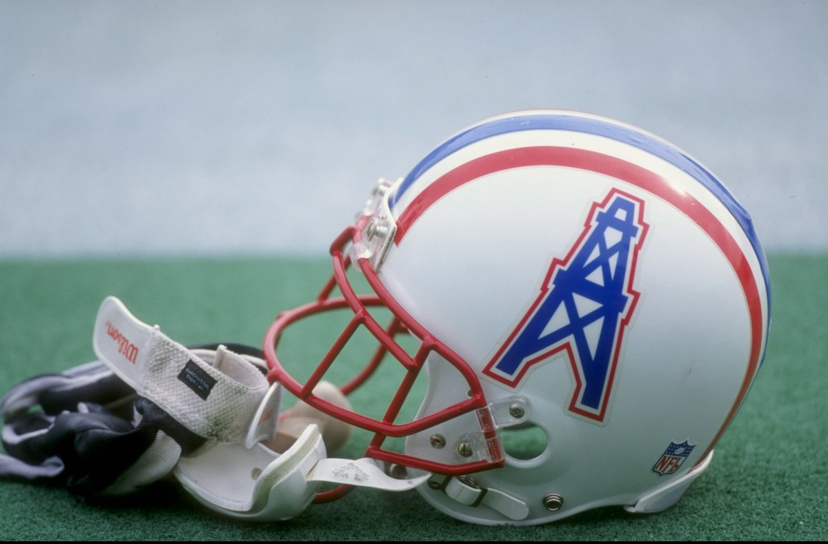 Tennessee Titans Unveil Houston Oilers Throwback Uniforms! 