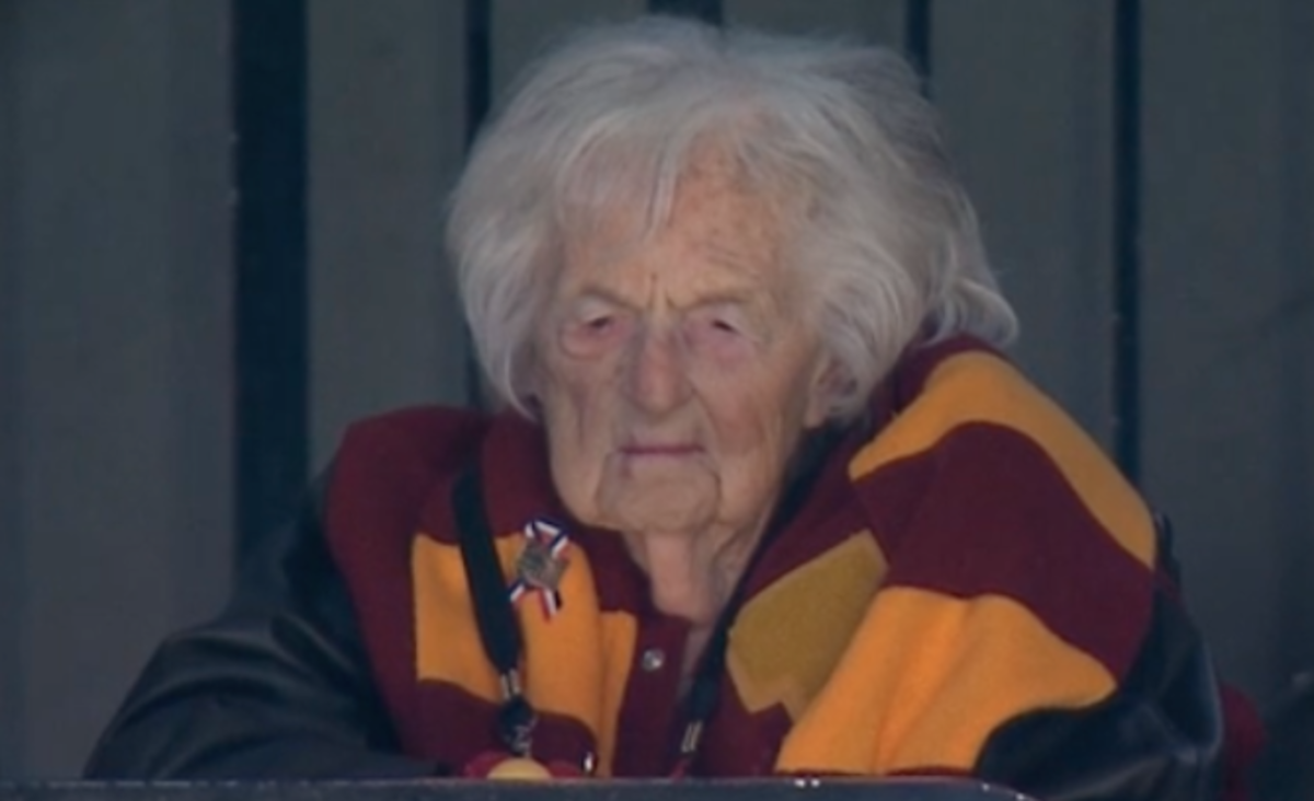 Look Sports World Reacts To The Sister Jean Photo The Spun