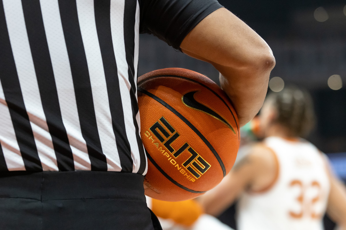 Sports World Reacts To Longtime College Basketball Referee's Departure ...