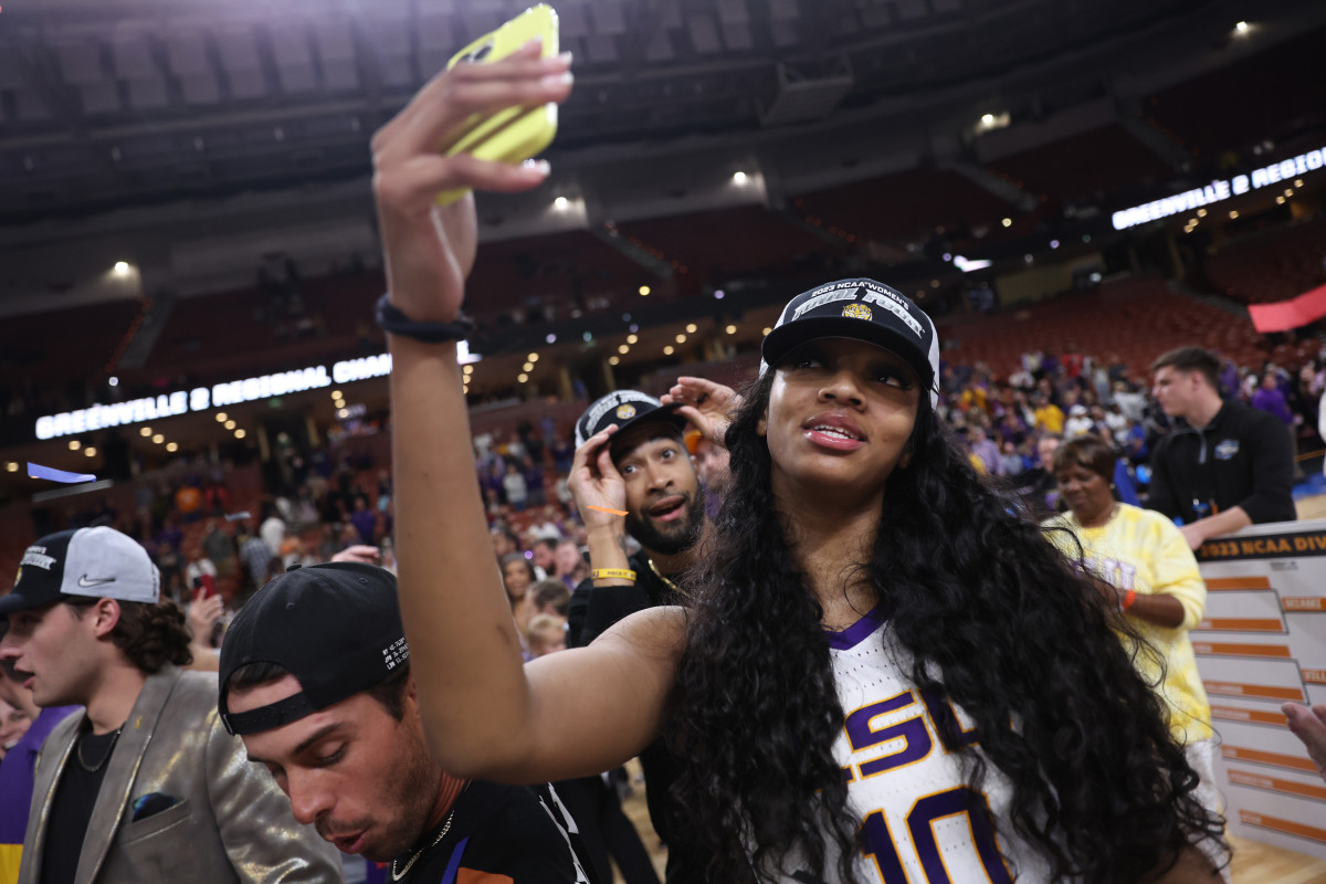 Sports World Not Happy With LSU Women's Basketball Star The Spun