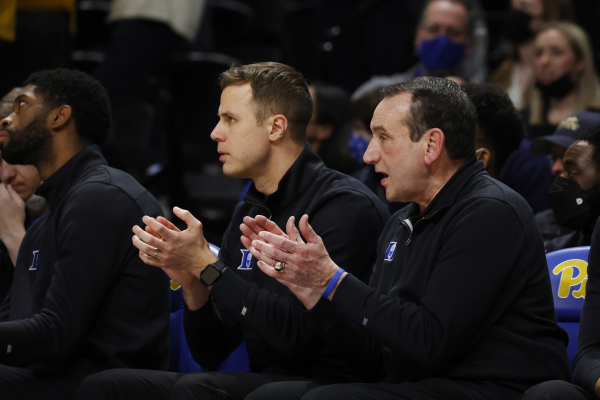 Look: Duke Guard Reveals Difference Between Coach K, Jon Scheyer - The Spun