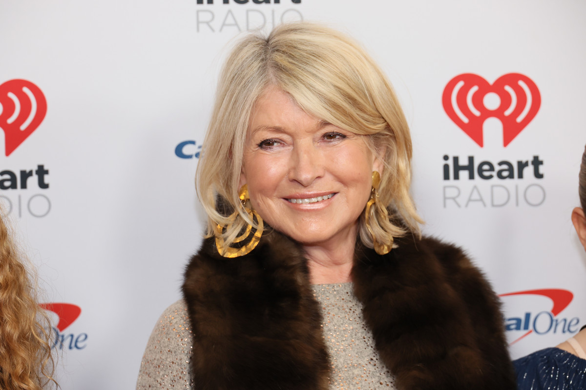 82-Year-Old Swimsuit Model Martha Stewart Shares 'Thirst Trap' - The Spun