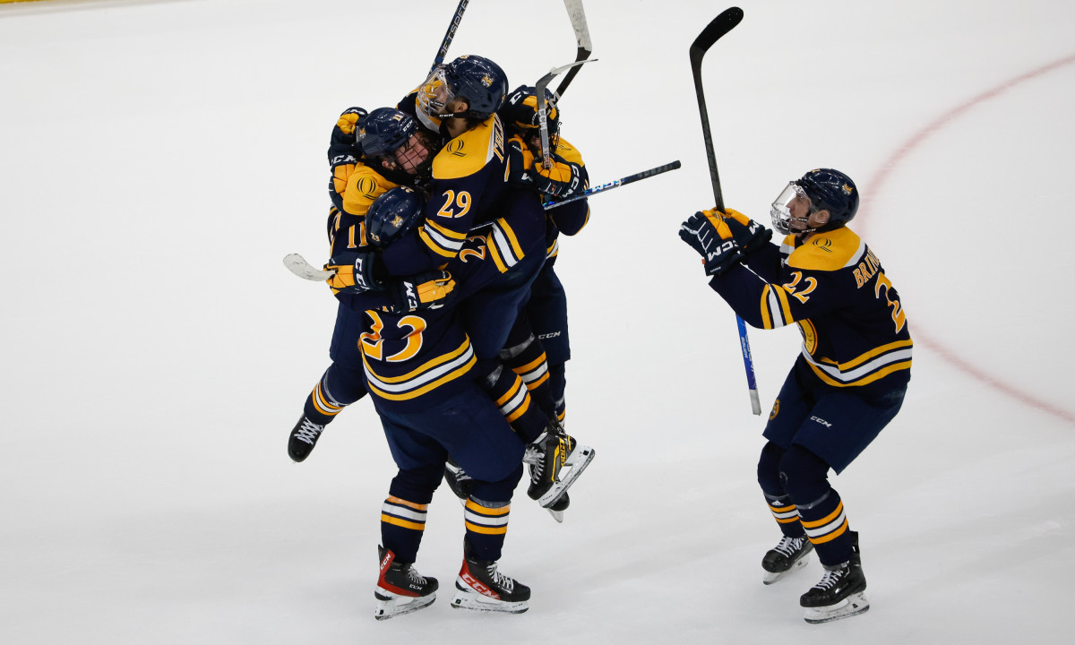 Look Sports World Reacts To Insane Frozen Four Championship Ending