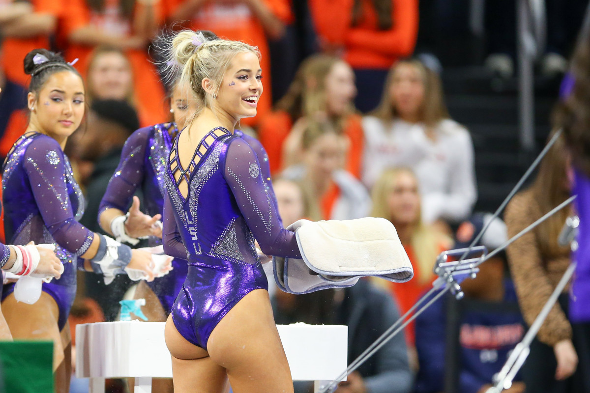 Olivia Dunne's Gymnastics Blooper Video Looks Painful The Spun What