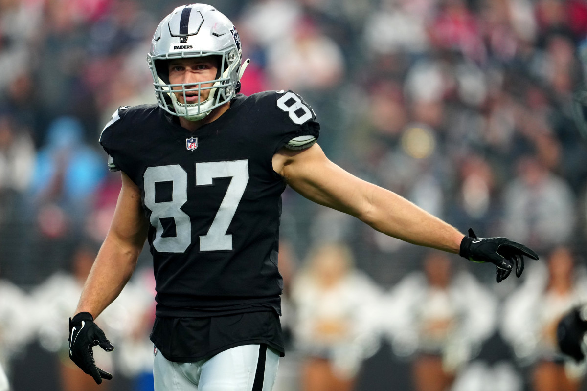 Raiders tight end Foster Moreau bracing for a big season