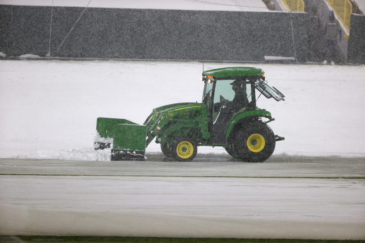 Look It's Snowing At NFL Stadium On Monday Morning The Spun