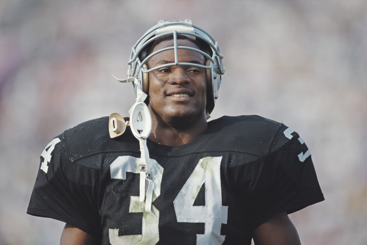 Raiders: Should Bo Jackson be in the Pro Football Hall of Fame?