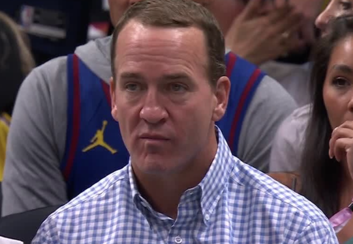 Sports World Reacts To Peyton Manning Appearance At Lakers Game - The Spun