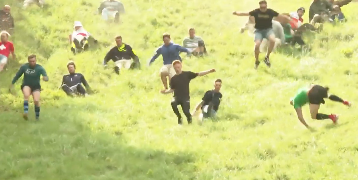 Video: Hundreds Compete In Absurd 'Cheese Rolling Race' In United ...