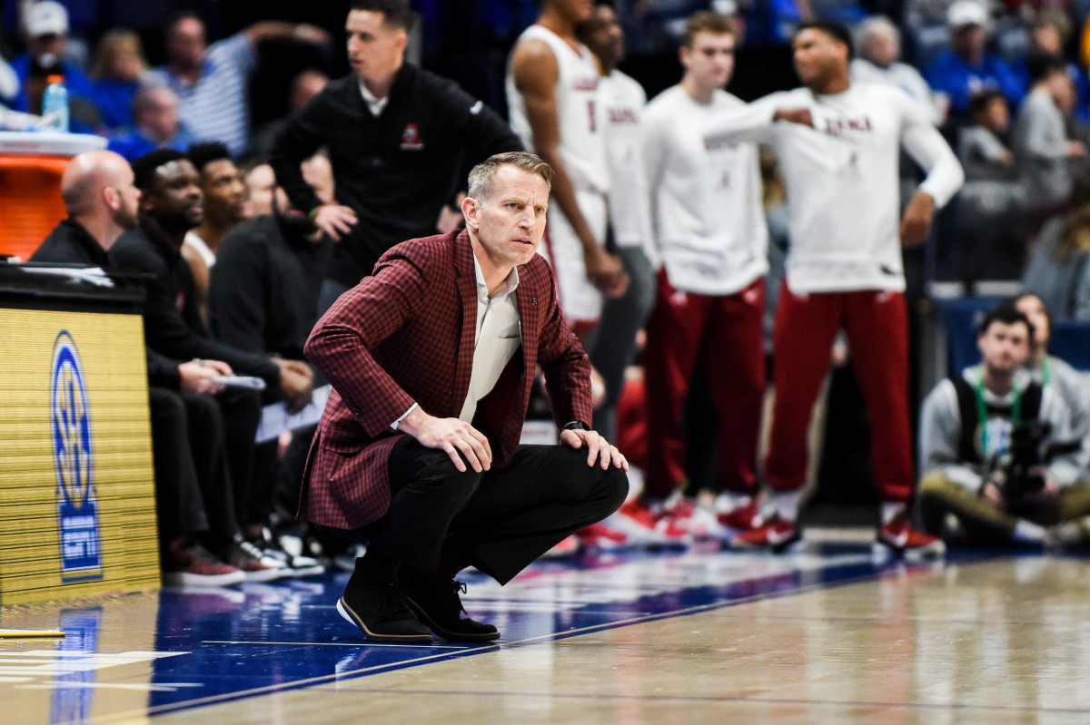 Alabama Coach Nate Oats Pushed An Opposing Player Tuesday Night - The Spun