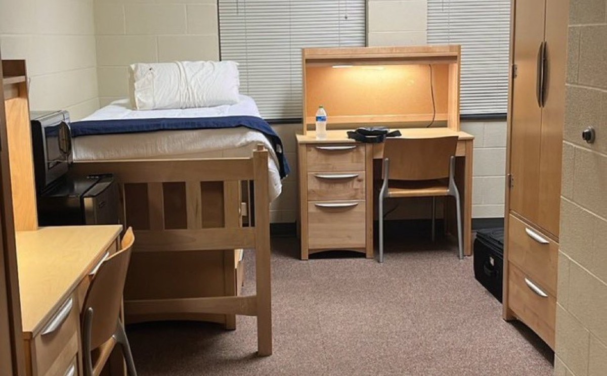 Fans React To Unimpressive Dorm Rooms Housing Ncaa Tournament Players 