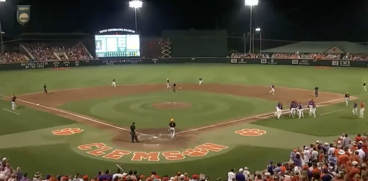 Baseball fans blast 'ridiculous' ejection in college game