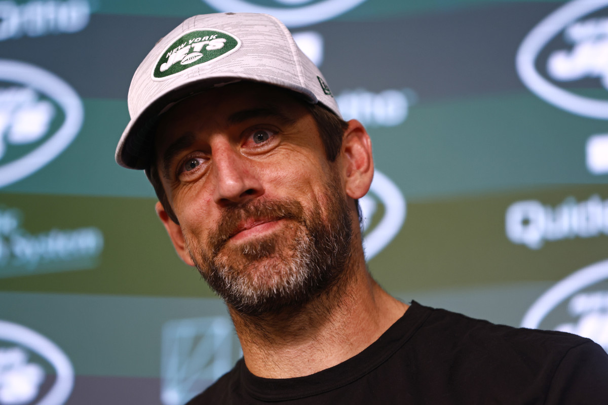 Fans React To Aaron Rodgers Attending Jets Game Sunday Night - The