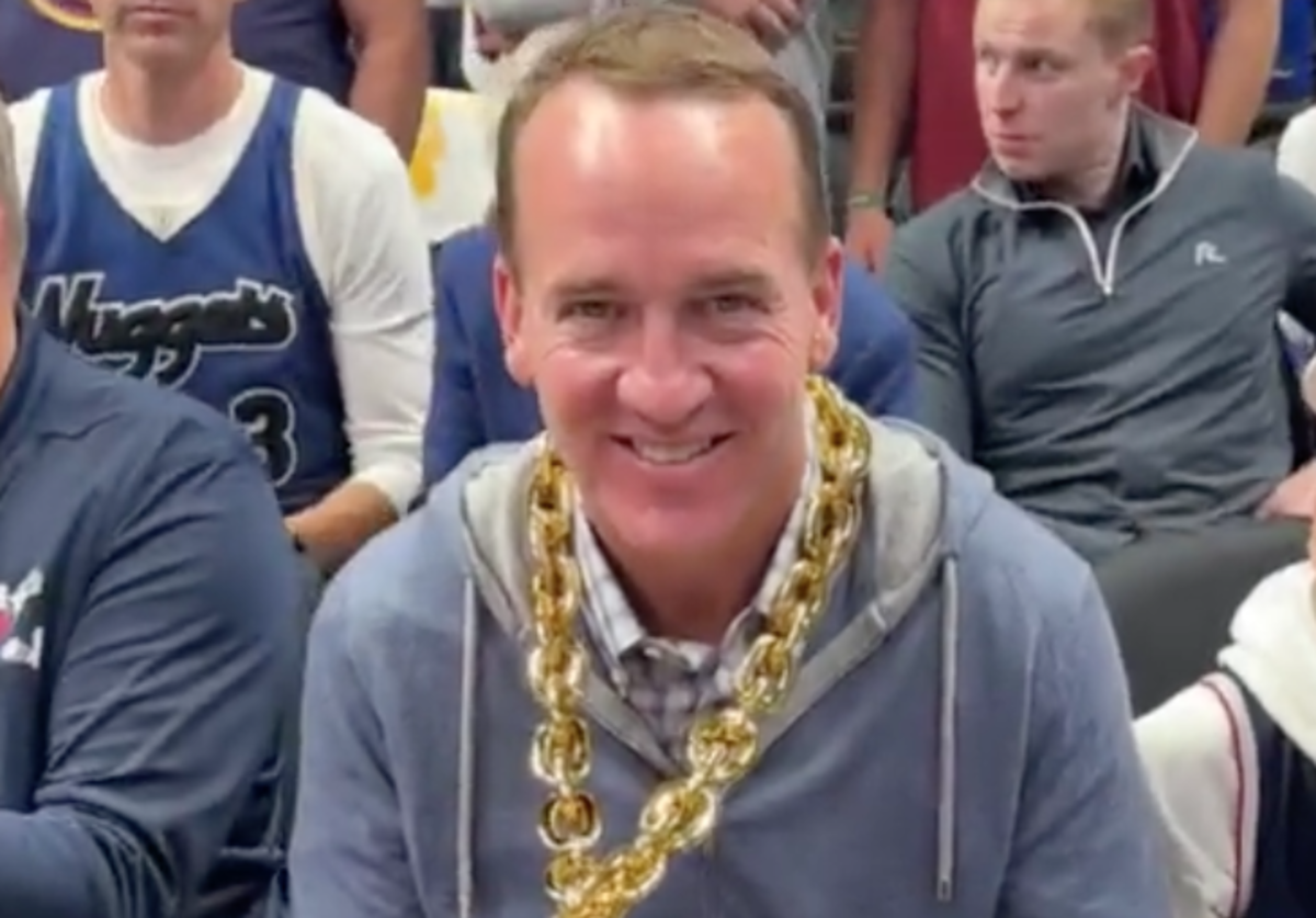 Peyton Manning's Outfit Went Viral At Game 5 Of The NBA Finals - The Spun